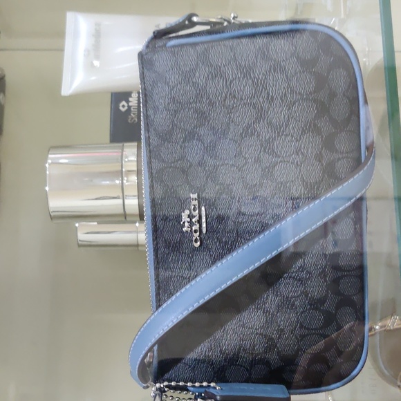 New! Nolita 19 In Colorblock Signature Canvas in Silver/Graphite/Light Mist - Picture 6 of 6